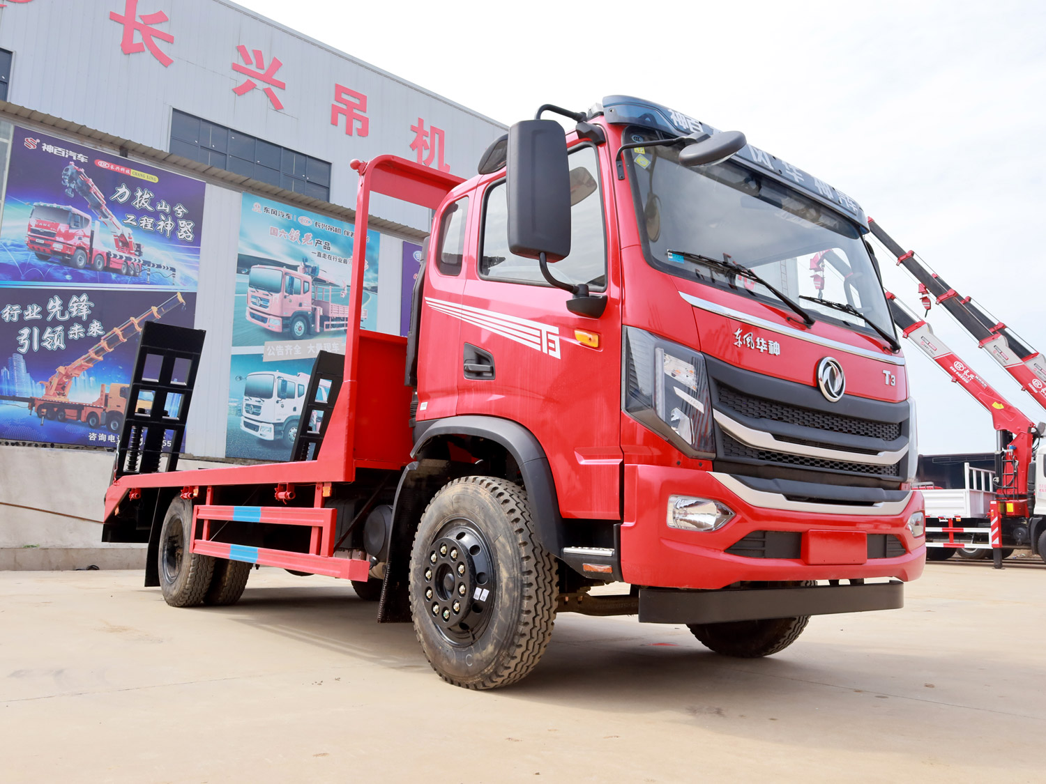 東風華神T3排半平板運輸車 東風華神T3排半平板運輸車