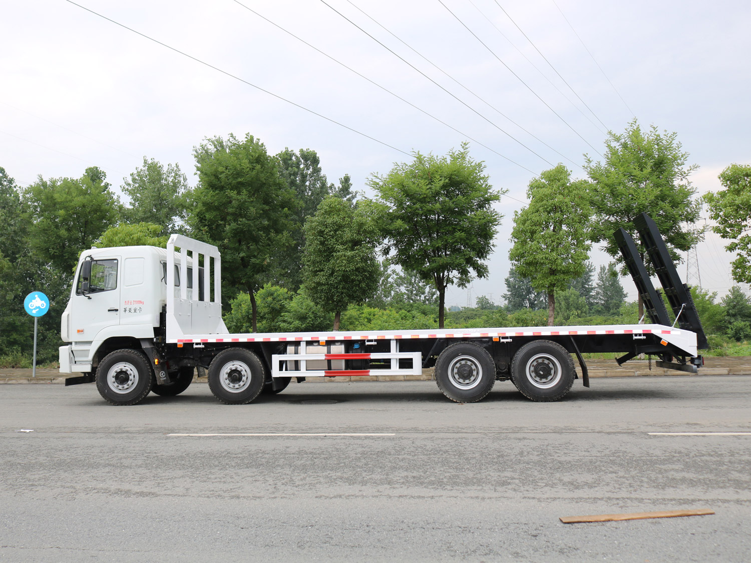 華菱之星前四后八平板運(yùn)輸車