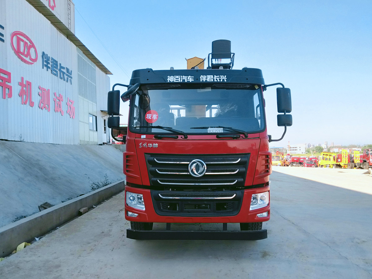 東風華神F5駕駛室后雙橋上裝徐工12噸直臂式吊機 東風華神F5駕駛室后雙橋上裝徐工12噸直臂式吊機