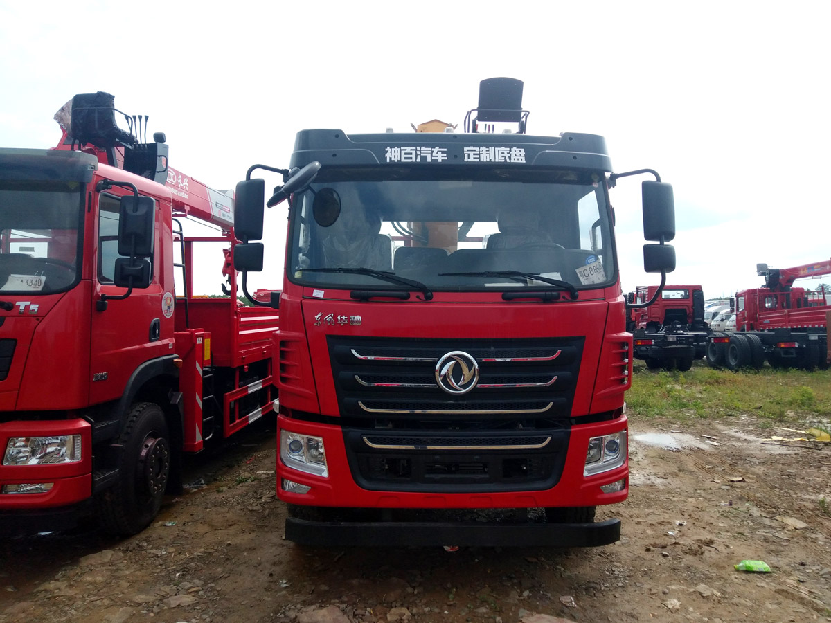 東風(fēng)華神F5排半上裝徐工8噸直臂式吊機(jī) 東風(fēng)華神F5排半上裝徐工8噸直臂式吊機(jī)