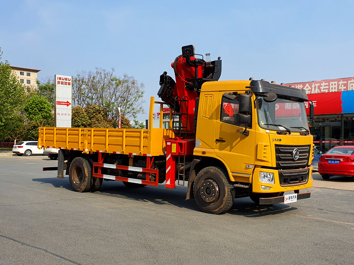 東風華神F5排半上裝長興8噸折臂式吊機 東風華神F5排半上裝長興8噸折臂式吊機