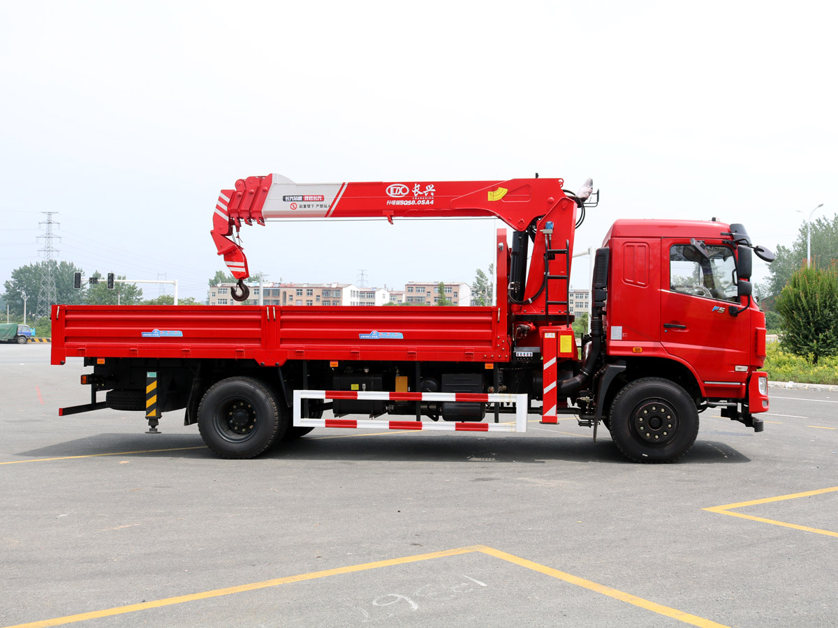 東風華神F5排半上裝長興8噸直臂式吊機 東風華神F5排半上裝長興8噸直臂式吊機