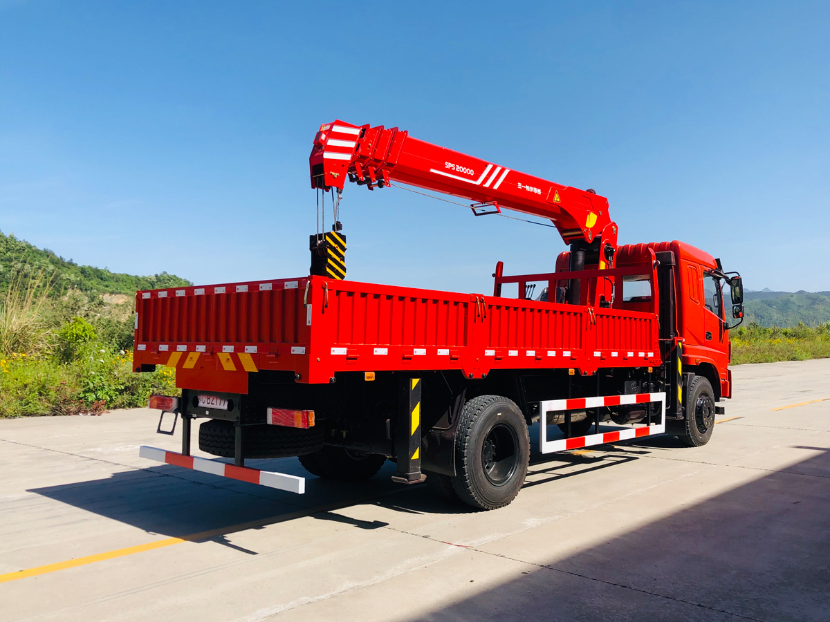 三環(huán)T280昊龍駕駛室單橋上裝三一8噸直臂式吊機(jī) 三環(huán)T280昊龍駕駛室單橋上裝三一8噸直臂式吊機(jī)