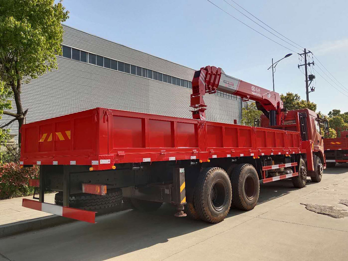 三環(huán)T280昊龍駕駛室前四后八上裝長(zhǎng)興12噸直臂式吊機(jī) 三環(huán)T280昊龍駕駛室前四后八上裝長(zhǎng)興12噸直臂式吊機(jī)