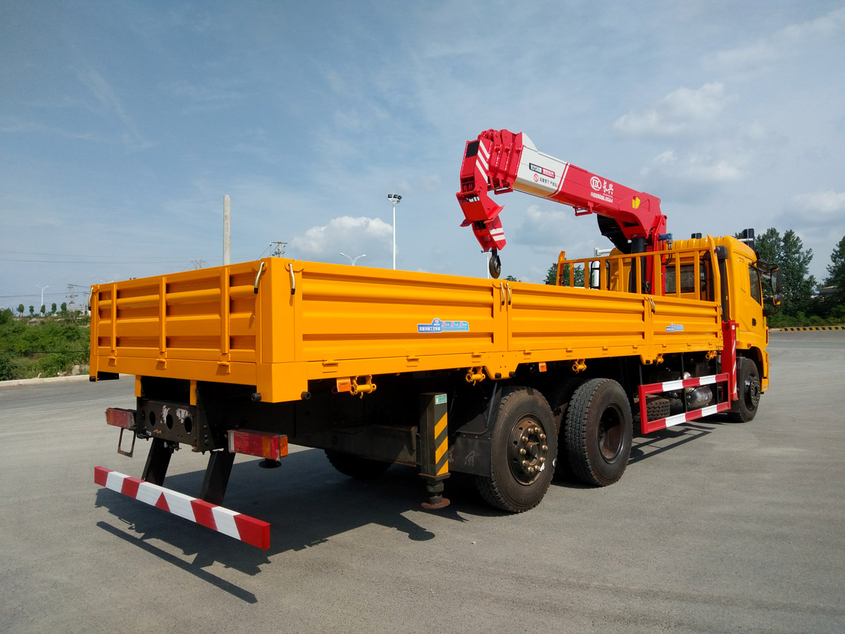 三環(huán)T280昊龍氣囊橋駕駛室上裝長(zhǎng)興8噸直臂式吊機(jī) 三環(huán)T280昊龍氣囊橋駕駛室上裝長(zhǎng)興8噸直臂式吊機(jī)