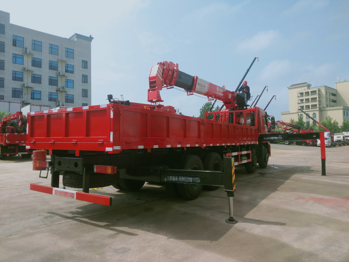 三環T280昊龍前四后八上裝長興14噸直臂式吊機 三環T280昊龍前四后八上裝長興14噸直臂式吊機