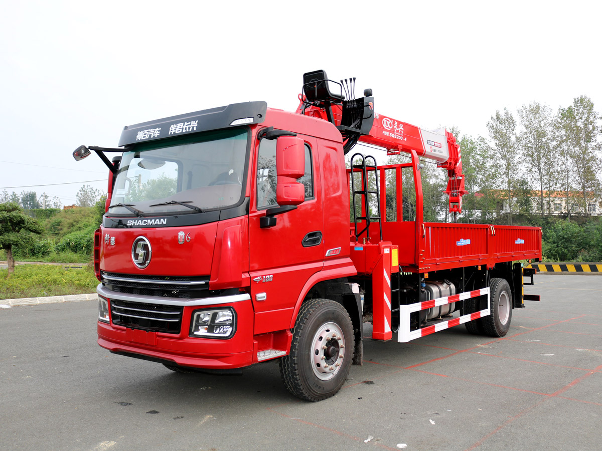 陜汽軒德翼6排半上裝長興8噸直臂式吊機(jī)