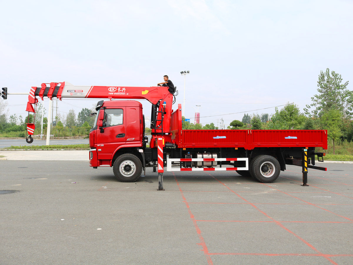 陜汽軒德翼6排半上裝長興8噸直臂式吊機 陜汽軒德翼6排半上裝長興8噸直臂式吊機