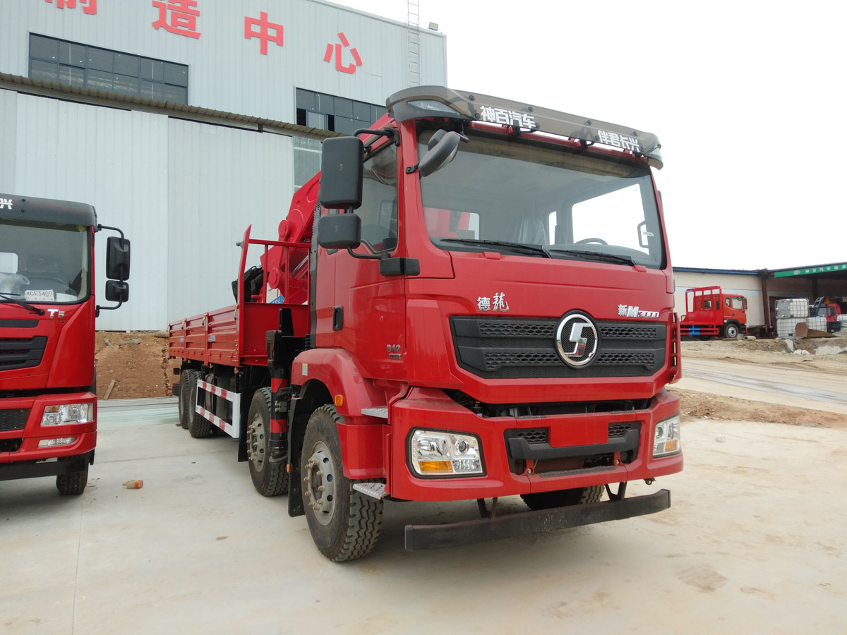 陜汽德龍新M3000牽引頭上裝長興40噸折臂式吊機(jī) 陜汽德龍新M3000牽引頭上裝長興40噸折臂式吊機(jī)