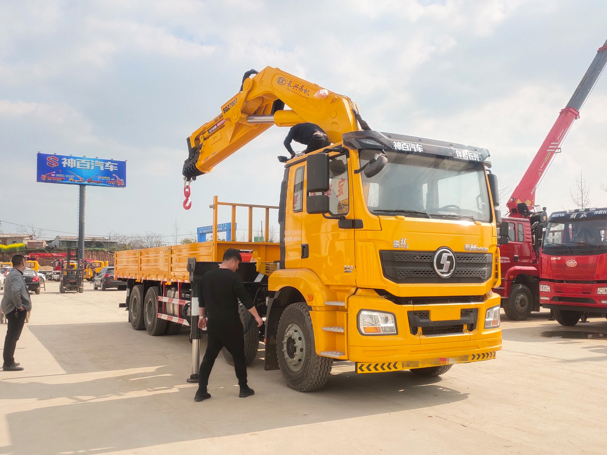 陜汽德龍新M3000駕駛室前四后八上裝長興35噸折臂式吊機 陜汽德龍新M3000駕駛室前四后八上裝長興35噸折臂式吊機