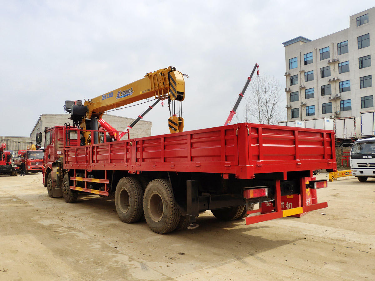 陜汽德龍新M3000駕駛室前四后八上裝徐工16噸直臂式吊機(jī) 陜汽德龍新M3000駕駛室前四后八上裝徐工16噸直臂式吊機(jī)