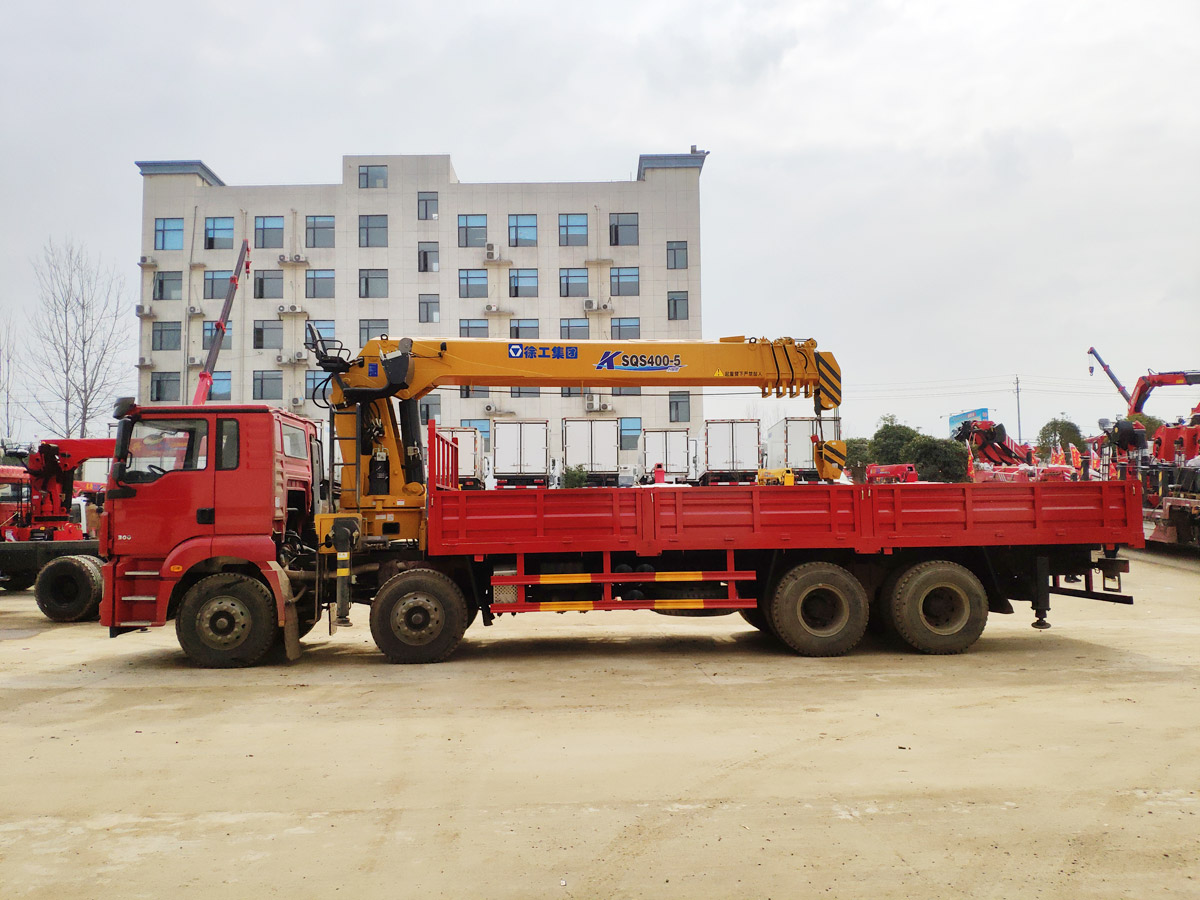 陜汽德龍新M3000駕駛室前四后八上裝徐工16噸直臂式吊機(jī) 陜汽德龍新M3000駕駛室前四后八上裝徐工16噸直臂式吊機(jī)