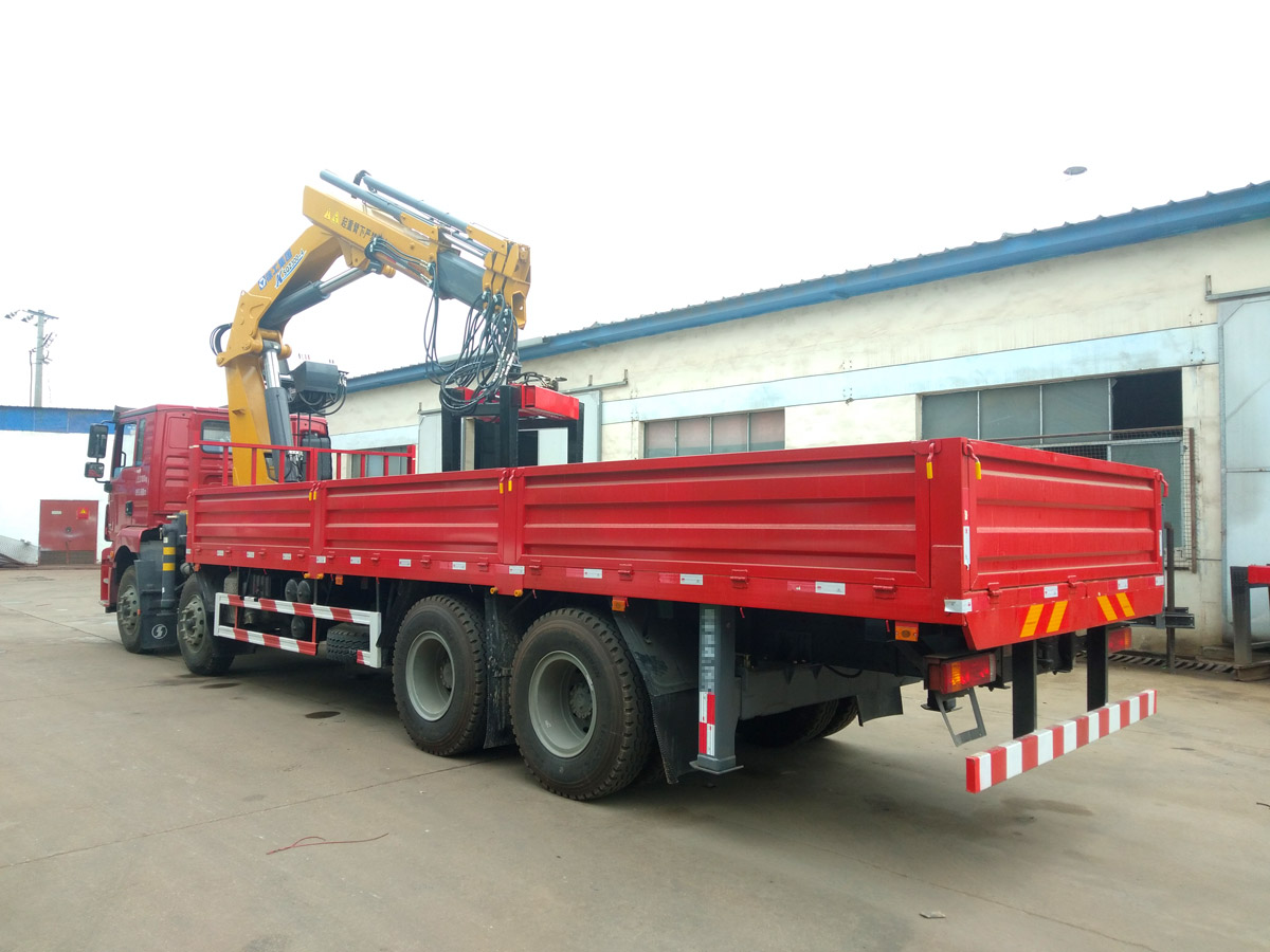 陜汽德龍新M3000駕駛室前四后八上裝徐工12噸折臂式吊機( 陜汽德龍新M3000駕駛室前四后八上裝徐工12噸折臂式吊機(