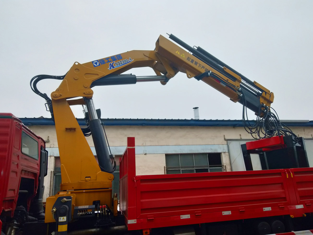 陜汽德龍新M3000駕駛室前四后八上裝徐工12噸折臂式吊機( 陜汽德龍新M3000駕駛室前四后八上裝徐工12噸折臂式吊機(