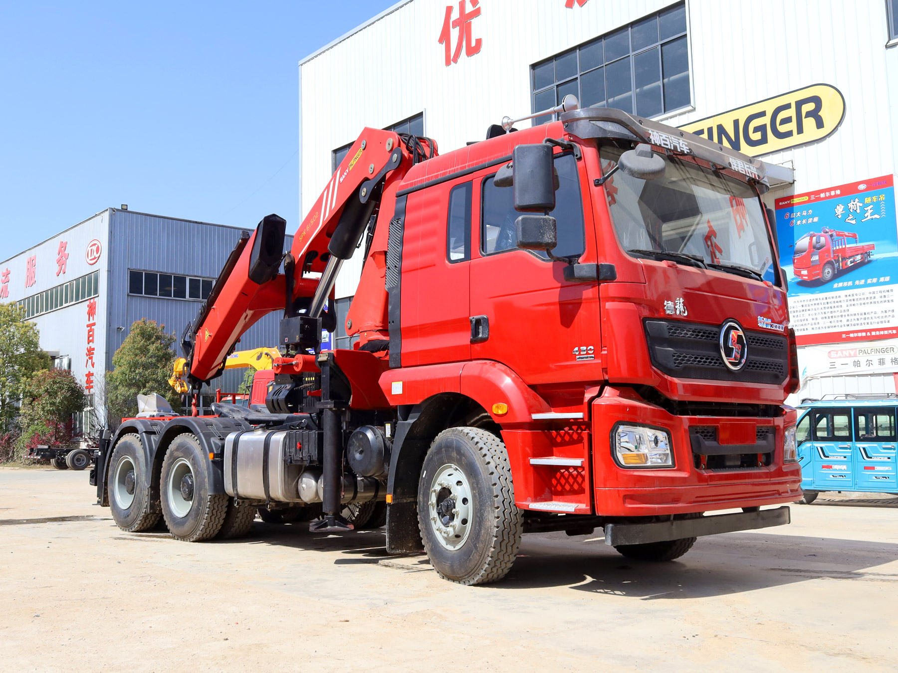 陜汽德龍新M3000牽引頭上裝三一30噸折臂式吊機 陜汽德龍新M3000牽引頭上裝三一30噸折臂式吊機