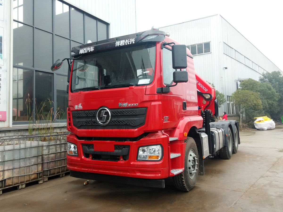 陜汽德龍新M3000牽引頭上裝三一25噸折臂式吊機 陜汽德龍新M3000牽引頭上裝三一25噸折臂式吊機