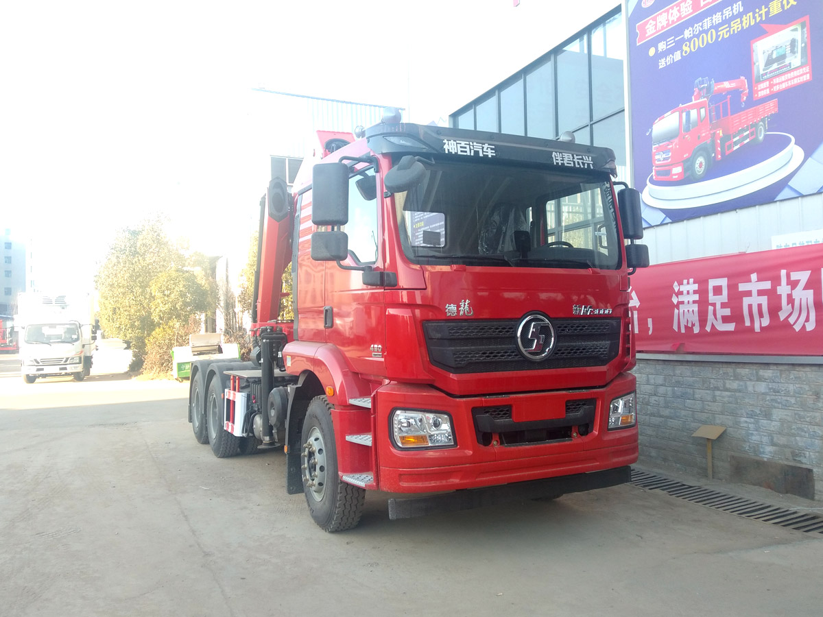 陜汽德龍新M3000牽引頭上裝三一19噸折臂式吊機 陜汽德龍新M3000牽引頭上裝三一19噸折臂式吊機