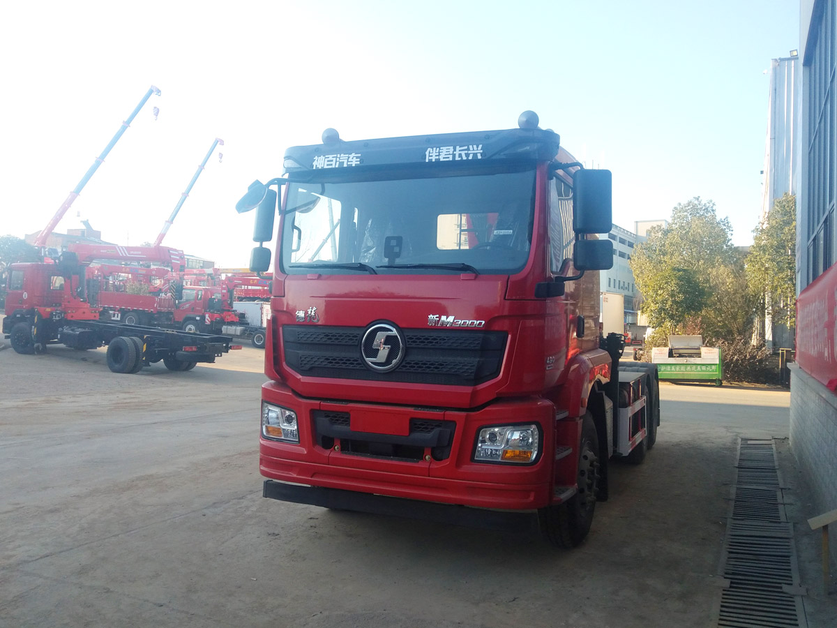 陜汽德龍新M3000牽引頭上裝三一19噸折臂式吊機 陜汽德龍新M3000牽引頭上裝三一19噸折臂式吊機