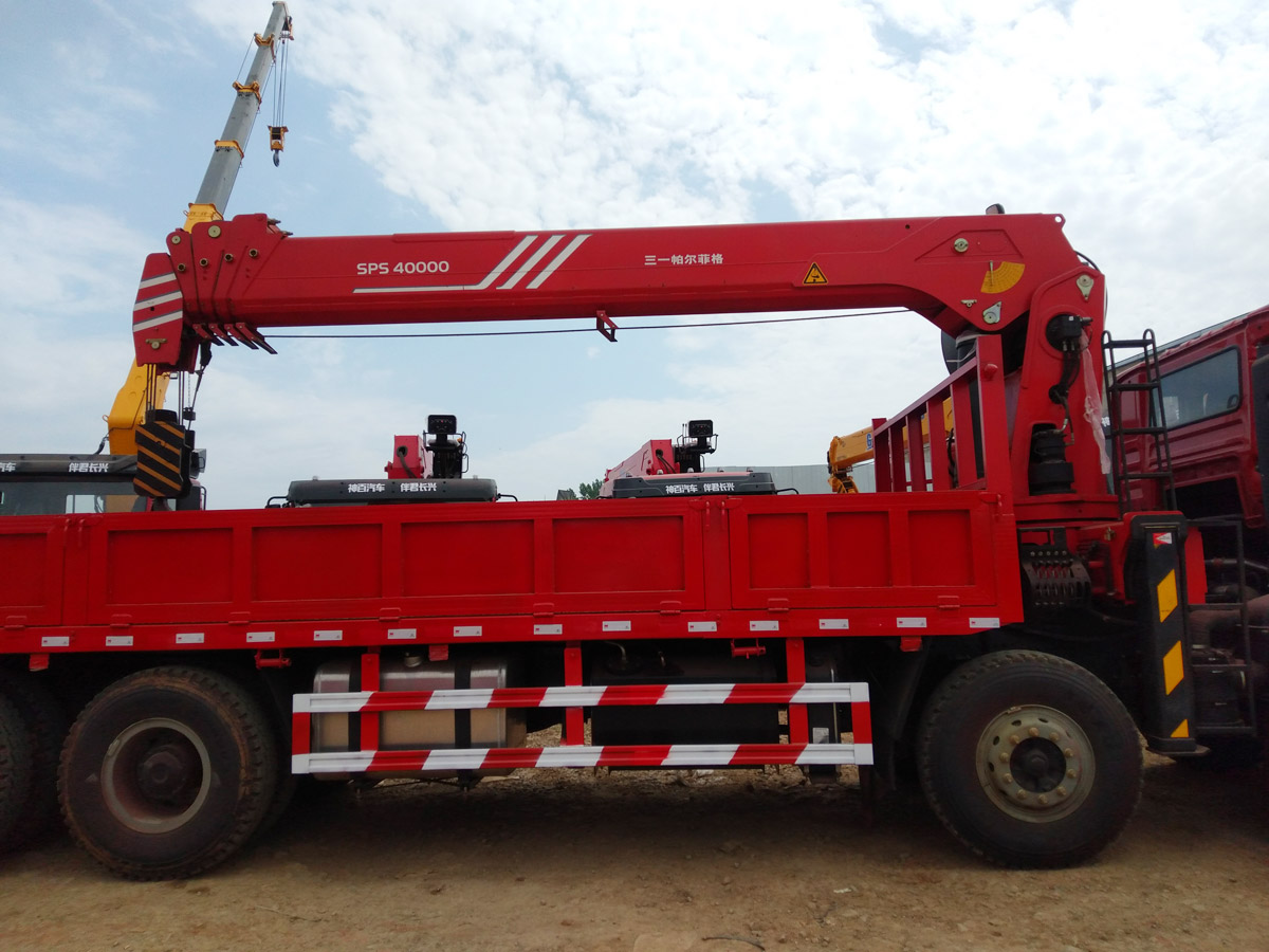 陜汽德龍新M3000駕駛室前四后八上裝三一16噸直臂式吊機(jī) 陜汽德龍新M3000駕駛室前四后八上裝三一16噸直臂式吊機(jī)