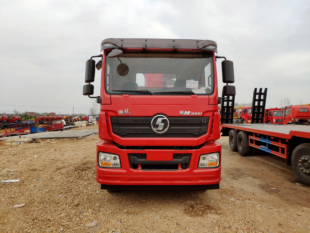 陜汽德龍新M3000駕駛室前四后八上裝三一12噸直臂式吊機(jī) 陜汽德龍新M3000駕駛室前四后八上裝三一12噸直臂式吊機(jī)