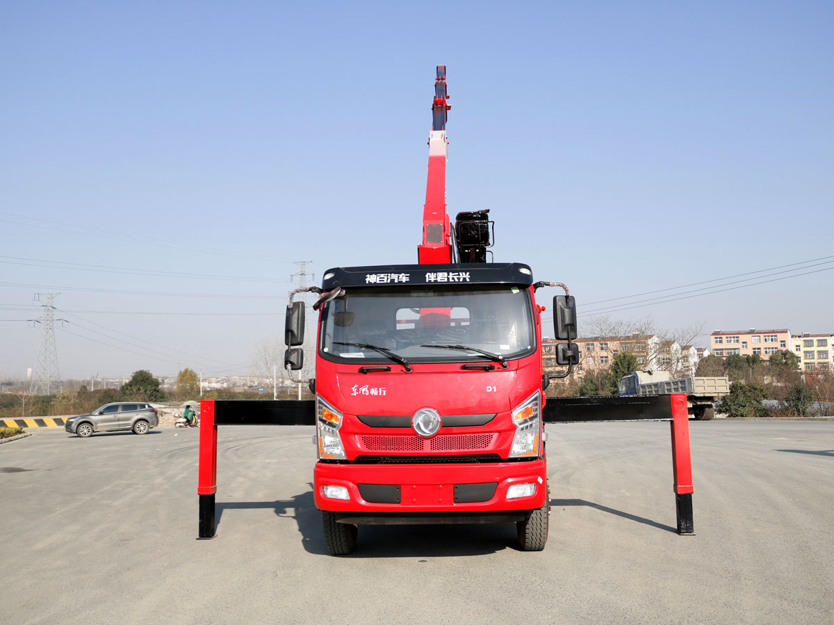 東風暢行D1單排上裝長興8噸直臂式吊機 東風暢行D1單排上裝長興8噸直臂式吊機