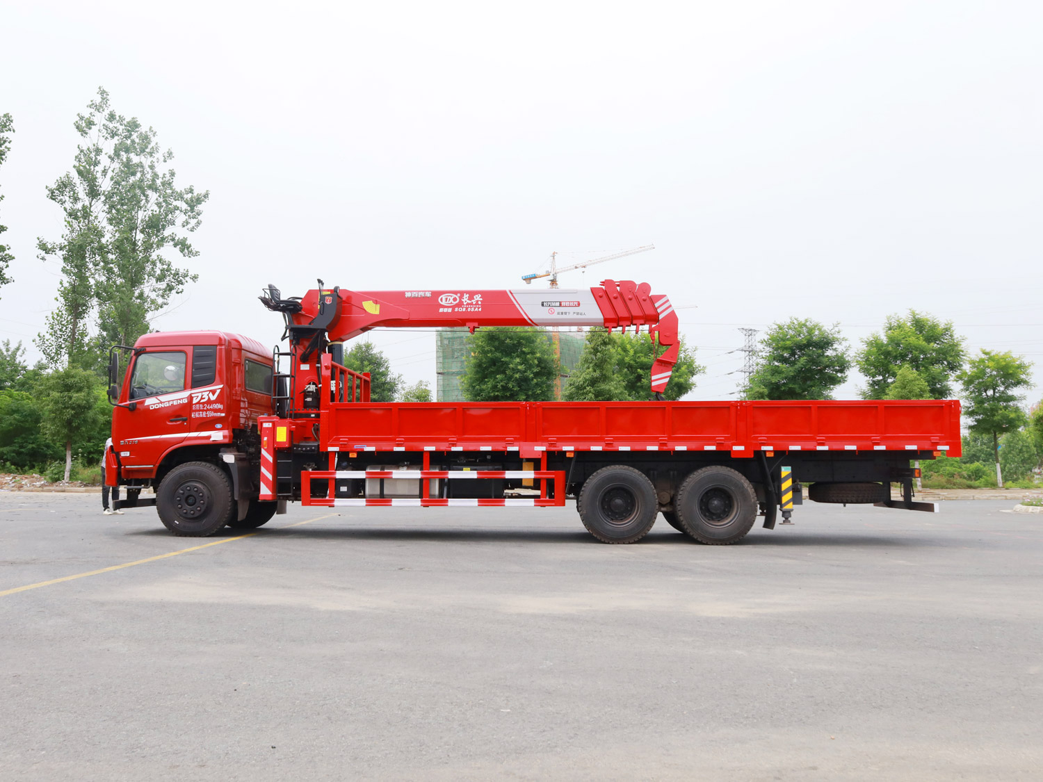 東風暢行D3V后雙橋上裝長興8噸直臂式吊機 東風暢行D3V后雙橋上裝長興8噸直臂式吊機