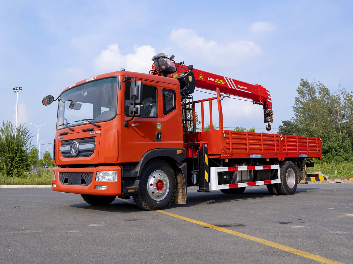 東風多利卡D9排半駕駛室單橋上裝三一8噸直臂式吊機 東風多利卡D9排半駕駛室單橋上裝三一8噸直臂式吊機