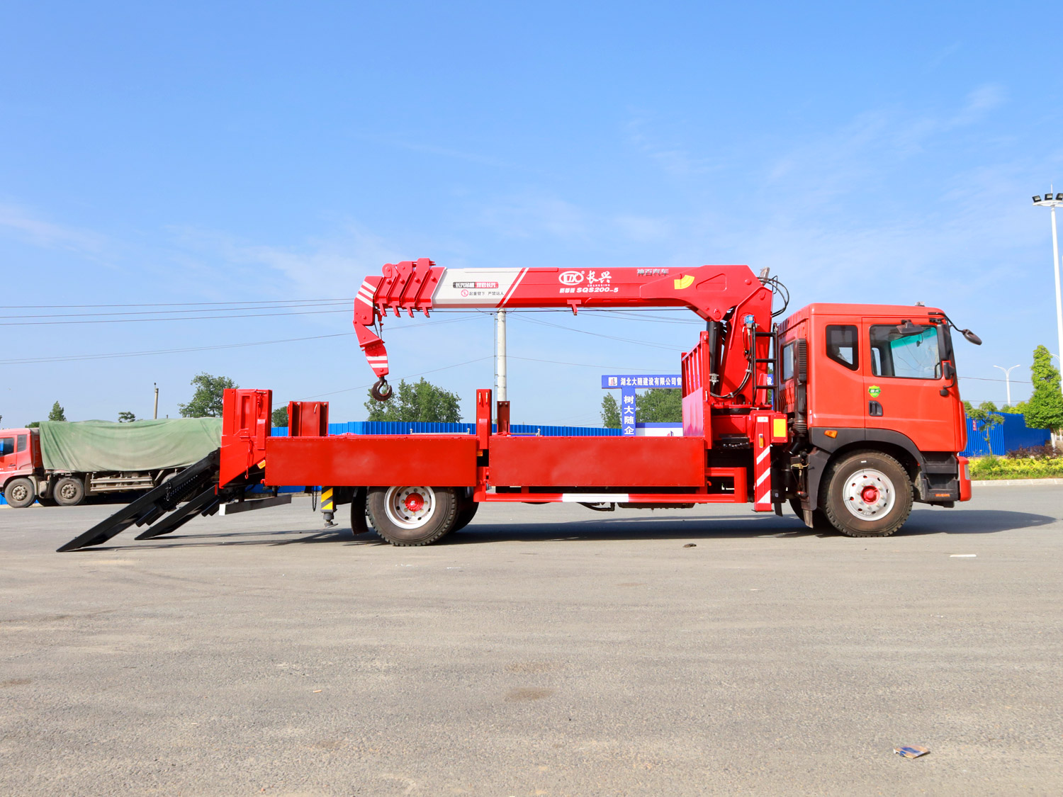 東風多利卡D9排半上裝長興8噸直臂式吊機(帶爬梯) 東風多利卡D9排半上裝長興8噸直臂式吊機(帶爬梯)