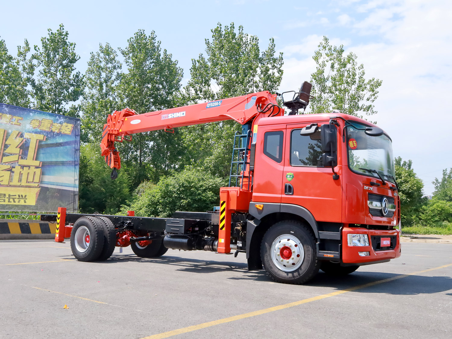 東風多利卡D9排半上裝石煤8噸直臂式吊機 東風多利卡D9排半上裝石煤8噸直臂式吊機