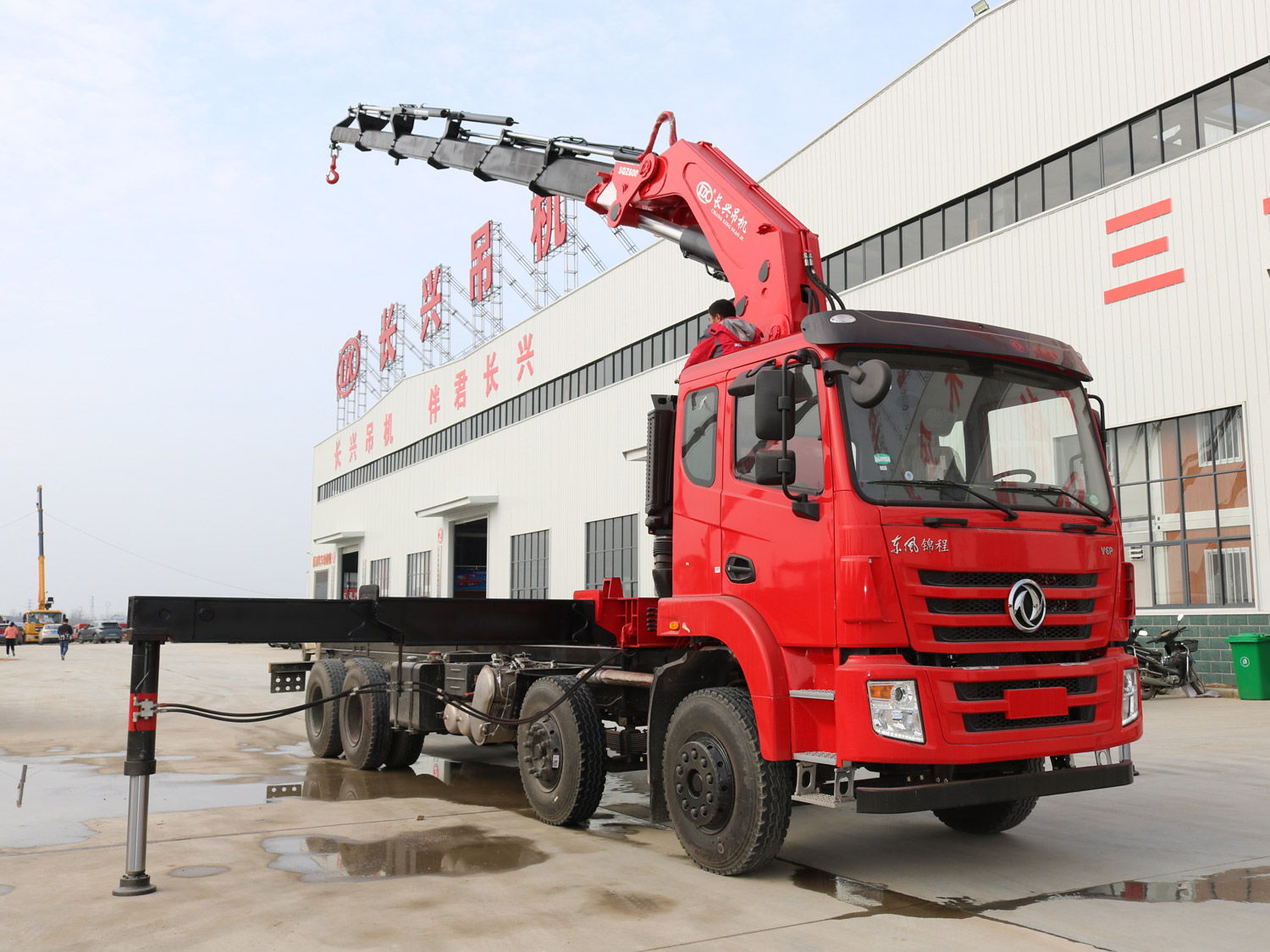 東風錦程V6P前四后八上裝長興30噸折臂式吊機 東風錦程V6P前四后八上裝長興30噸折臂式吊機