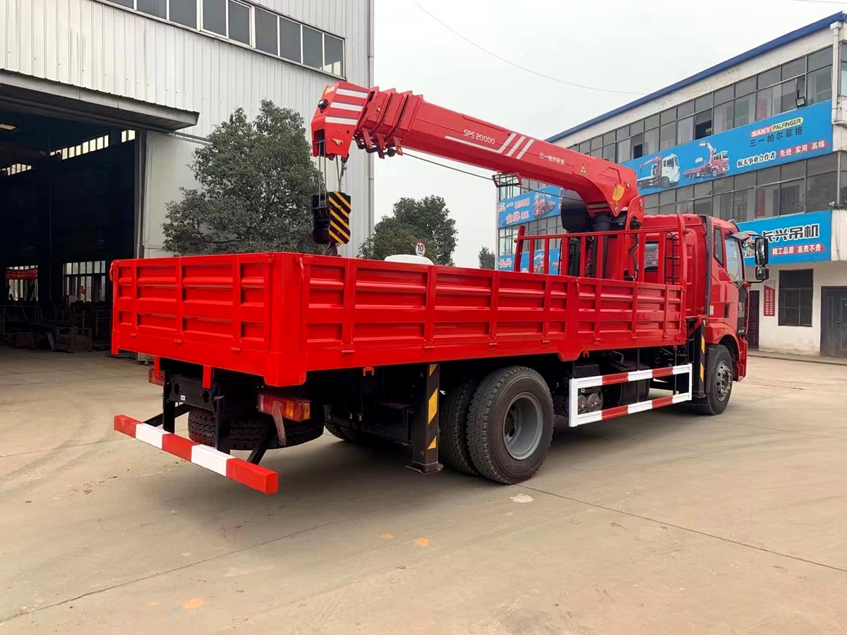 解放J6L排半駕駛室單橋上裝三一8噸直臂式吊機(jī) 解放J6L排半駕駛室單橋上裝三一8噸直臂式吊機(jī)