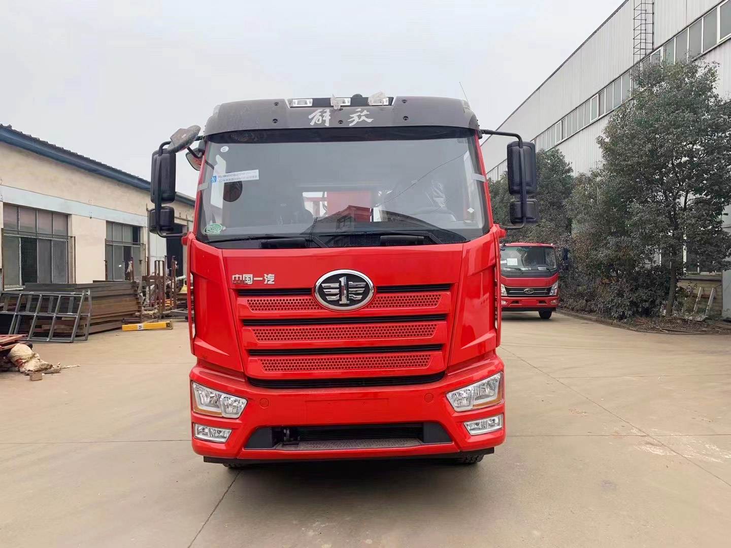 解放J6L排半駕駛室單橋上裝三一8噸直臂式吊機(jī) 解放J6L排半駕駛室單橋上裝三一8噸直臂式吊機(jī)