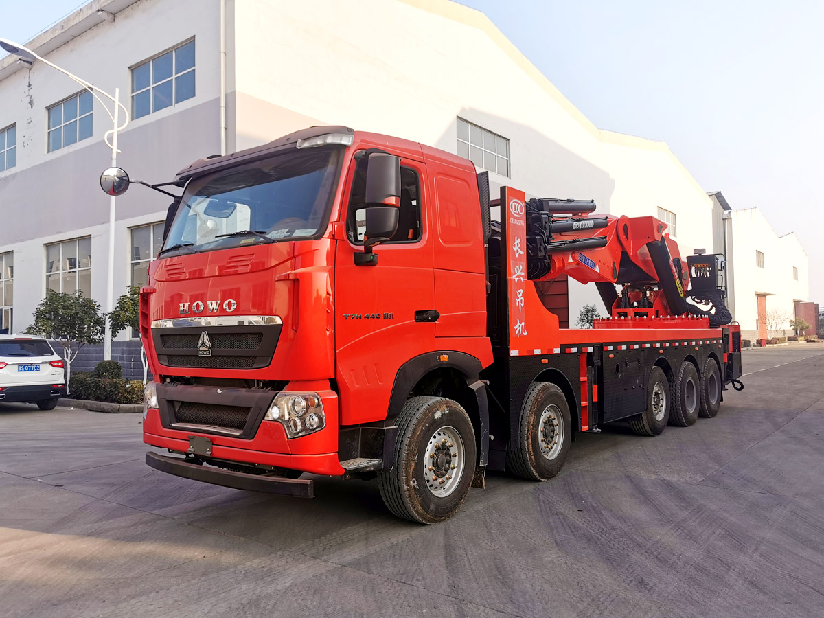 重汽豪沃五軸上裝長(zhǎng)興83噸汽車(chē)起重機(jī)