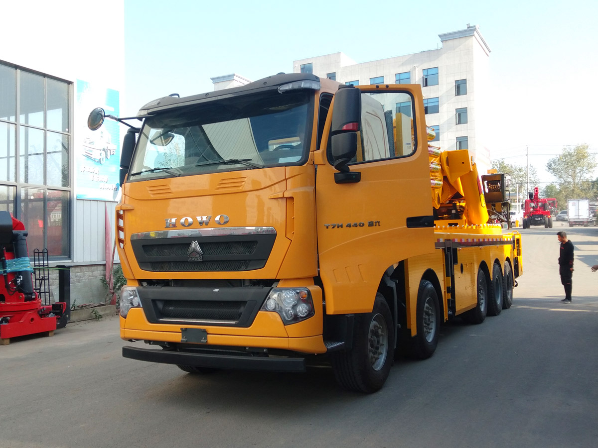 重汽豪沃五軸上裝長興130噸汽車起重機 重汽豪沃五軸上裝長興130噸汽車起重機