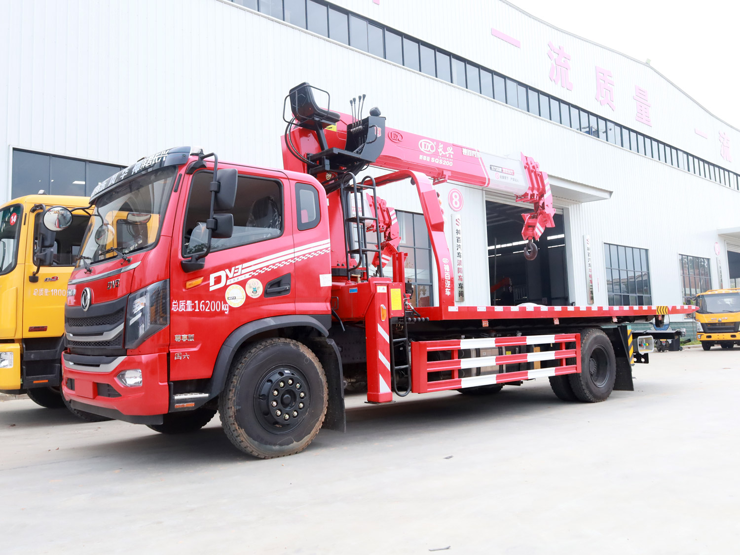 東風華神DV3排半上裝長興8噸直臂式吊機(清障帶吊) 東風華神DV3排半上裝長興8噸直臂式吊機(清障帶吊)