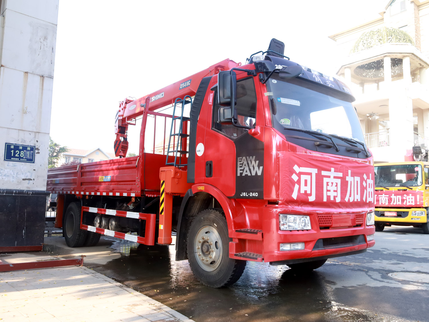 解放J6L單排上裝石煤8噸直臂式吊機 解放J6L單排上裝石煤8噸直臂式吊機