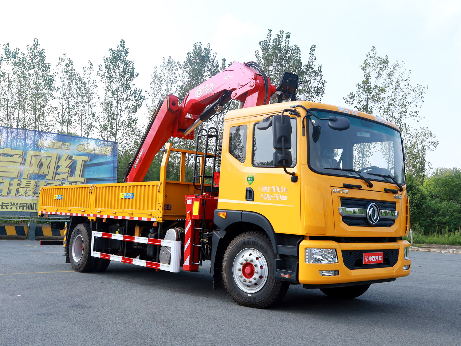 東風多利卡D9排半上裝長興8噸折臂式吊機 東風多利卡D9排半上裝長興8噸折臂式吊機