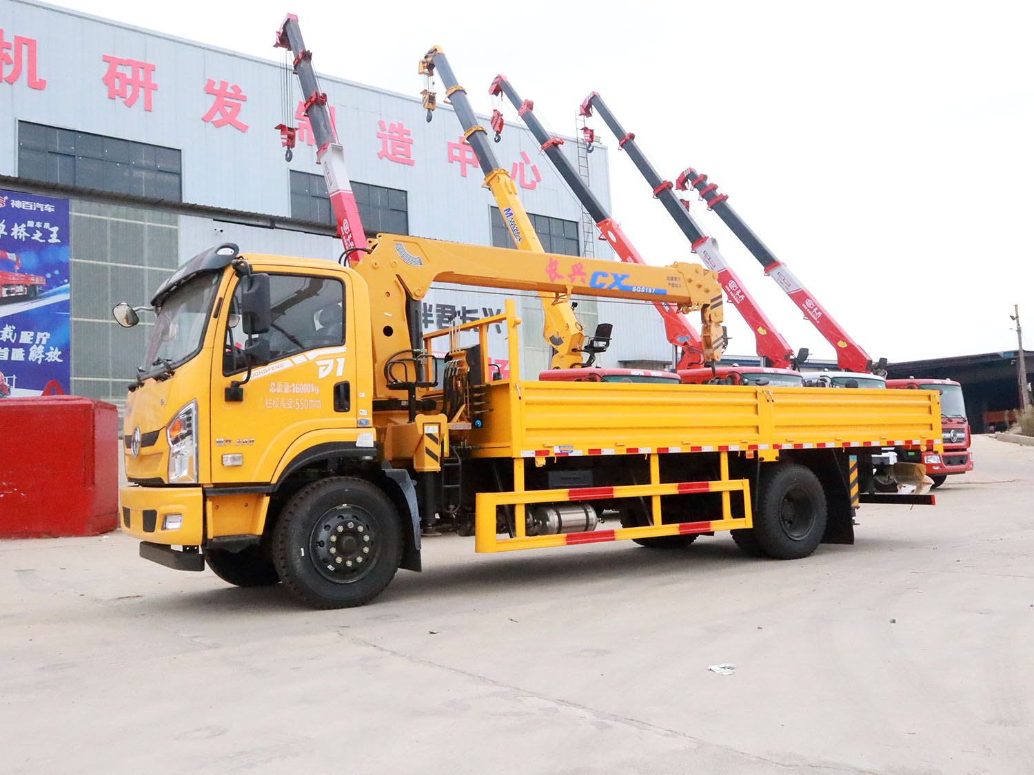 東風暢行D1單排上裝長興6.3噸直臂式吊機 東風暢行D1單排上裝長興6.3噸直臂式吊機