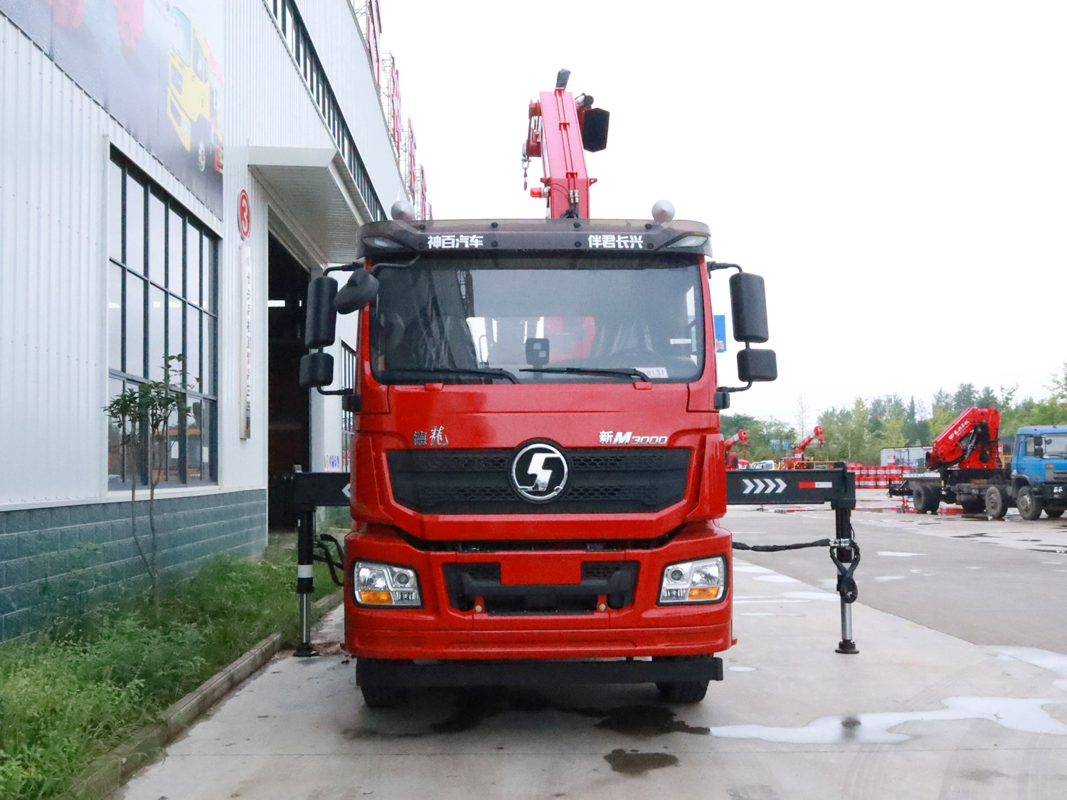 陜汽德龍新M3000牽引頭上裝長(zhǎng)興20噸折臂式吊機(jī)