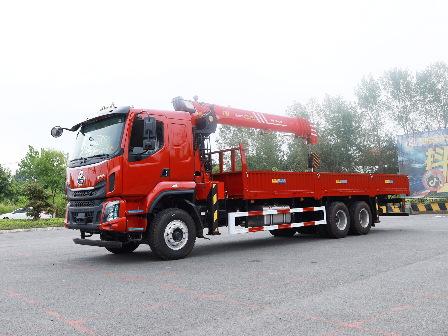 東風(fēng)柳汽乘龍H5后雙橋上裝三一12噸直臂式吊機(jī) 東風(fēng)柳汽乘龍H5后雙橋上裝三一12噸直臂式吊機(jī)