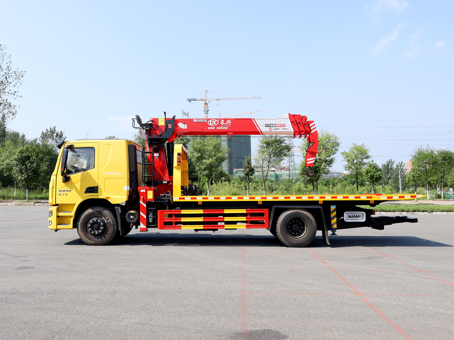 上汽紅巖杰豹H6上裝長興8噸直臂式吊機(jī)（清障帶吊）