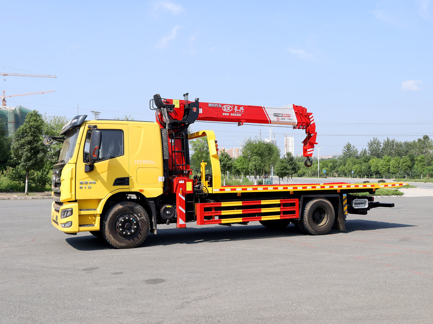 上汽紅巖杰豹H6上裝長興8噸直臂式吊機(jī)（清障帶吊）