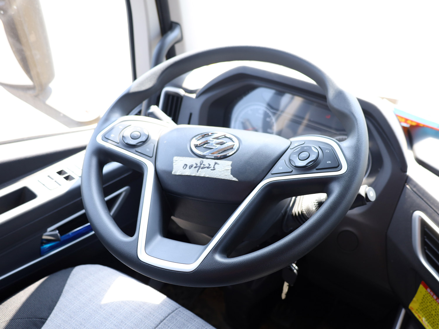 上汽紅巖杰豹H6上裝長興8噸直臂式吊機(jī)（清障帶吊）