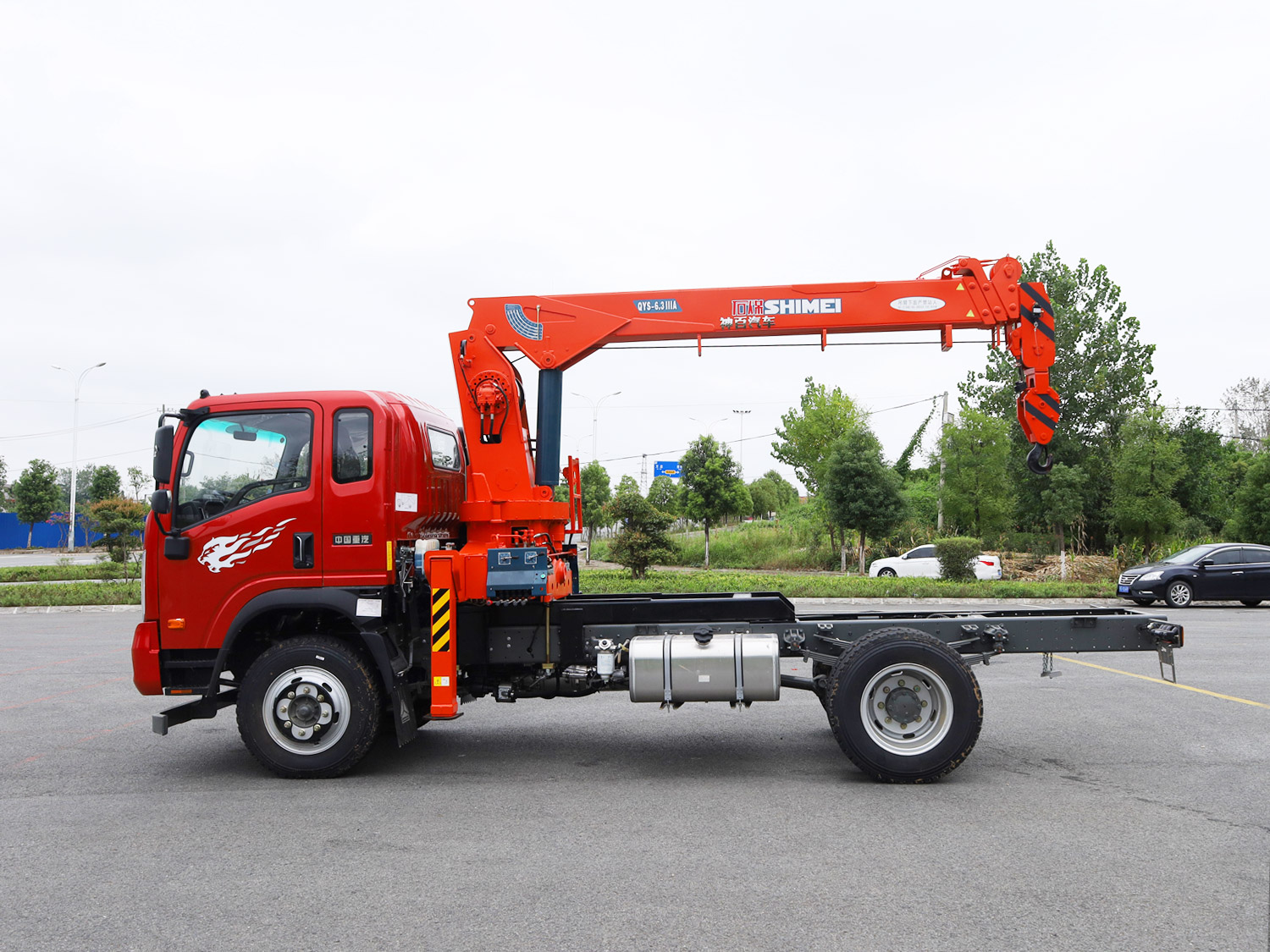 重汽王牌排半上裝石煤6.3噸直臂式吊機 重汽王牌排半上裝石煤6.3噸直臂式吊機