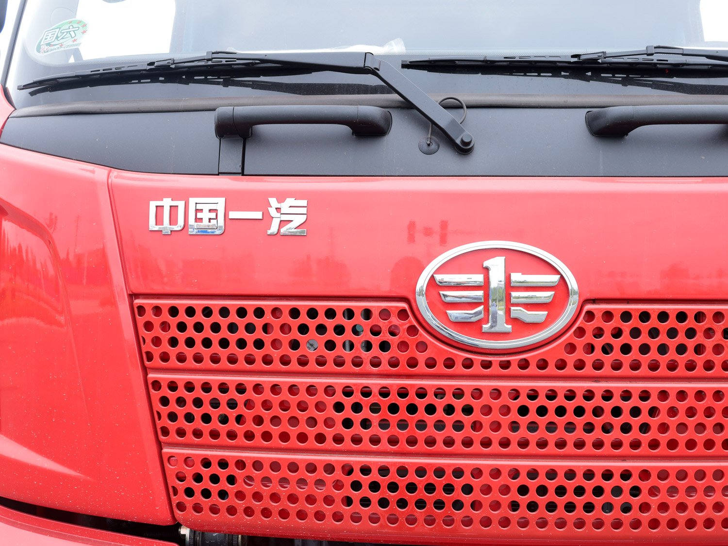 解放J6L單排上裝長(zhǎng)興8噸折臂吊(帶抓具) 解放J6L單排上裝長(zhǎng)興8噸折臂吊(帶抓具)