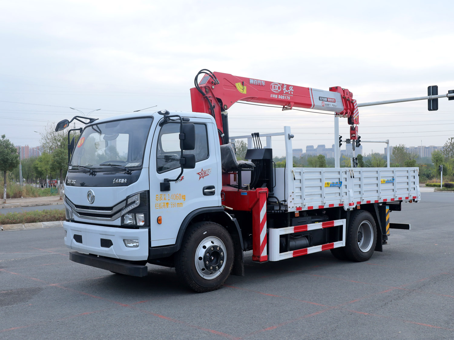 東風多利卡D7單排上裝長興7噸直臂式吊機 東風多利卡D7單排上裝長興7噸直臂式吊機