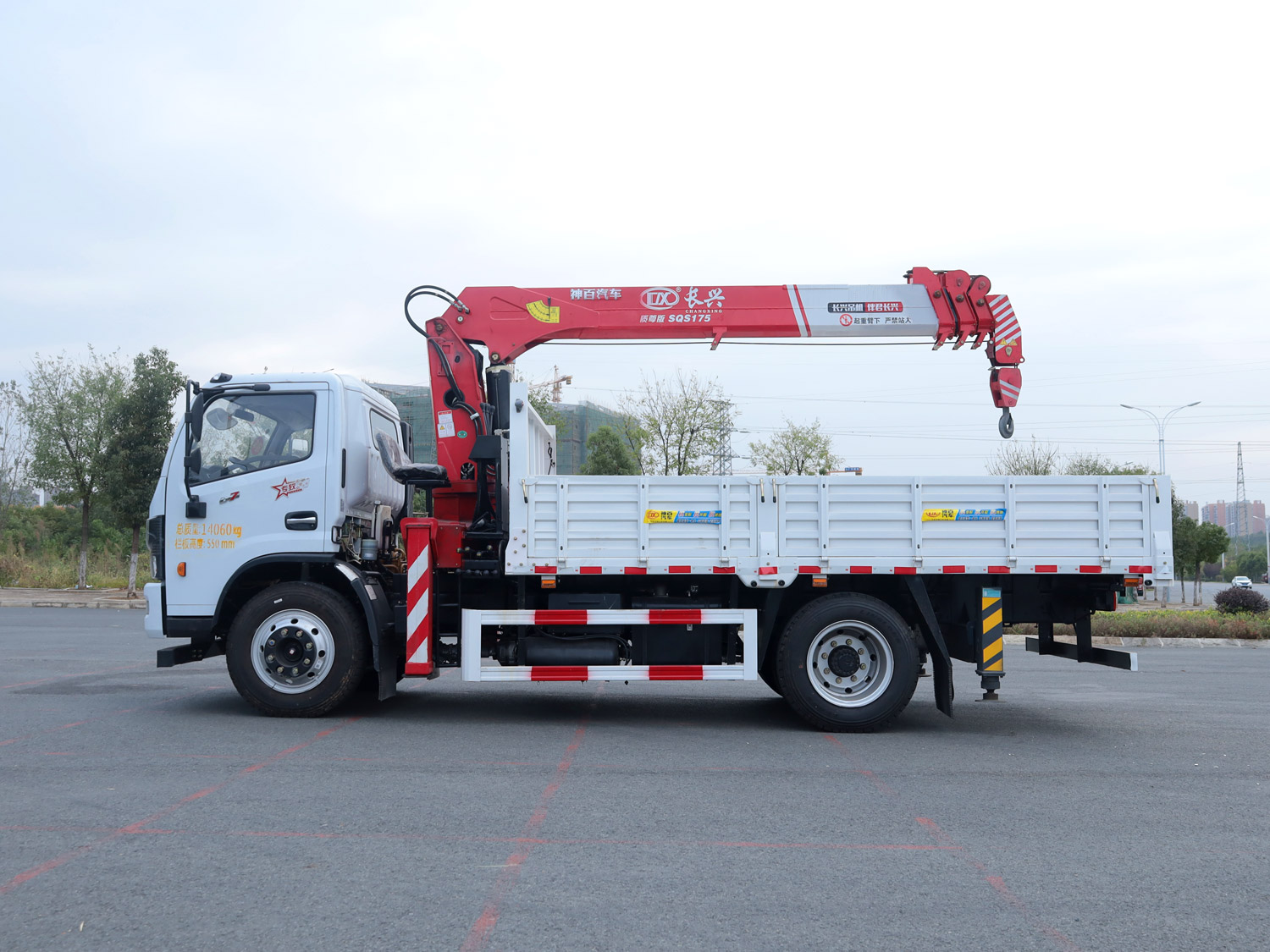 東風多利卡D7單排上裝長興7噸直臂式吊機 東風多利卡D7單排上裝長興7噸直臂式吊機