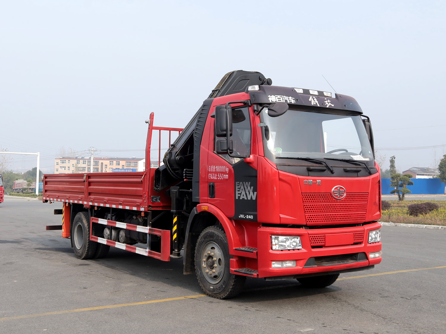 解放J6L單排上裝石煤8噸折臂式吊機(jī) 解放J6L單排上裝石煤8噸折臂式吊機(jī)