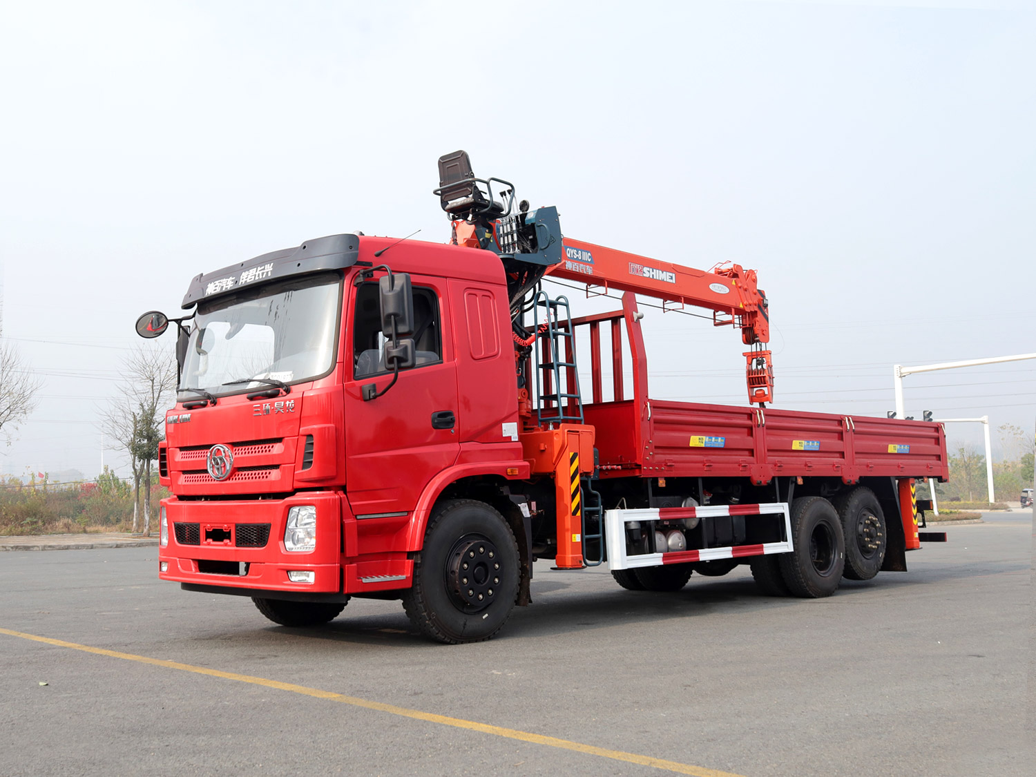 三環昊龍氣囊橋上裝石煤8噸直臂式吊機(帶遙控) 三環昊龍氣囊橋上裝石煤8噸直臂式吊機(帶遙控)