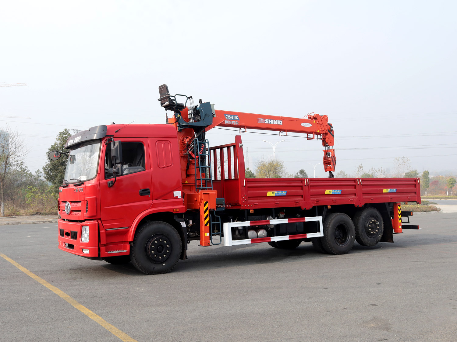 三環昊龍氣囊橋上裝石煤8噸直臂式吊機(帶遙控) 三環昊龍氣囊橋上裝石煤8噸直臂式吊機(帶遙控)